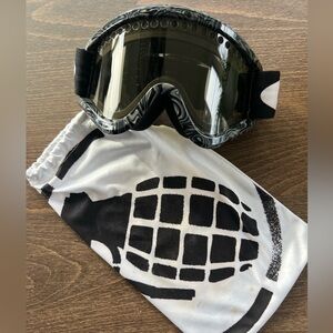 Vtg Oakley Grenade Youth Version Snowboarding Ski Goggles with Pouch